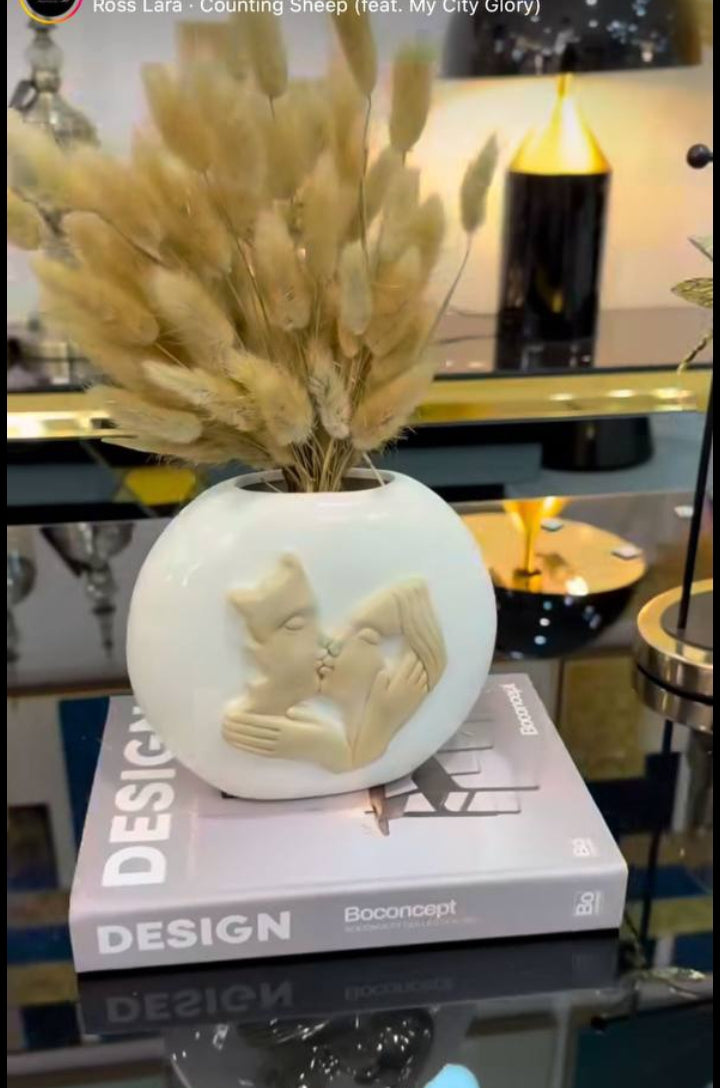 Vase/plant/book