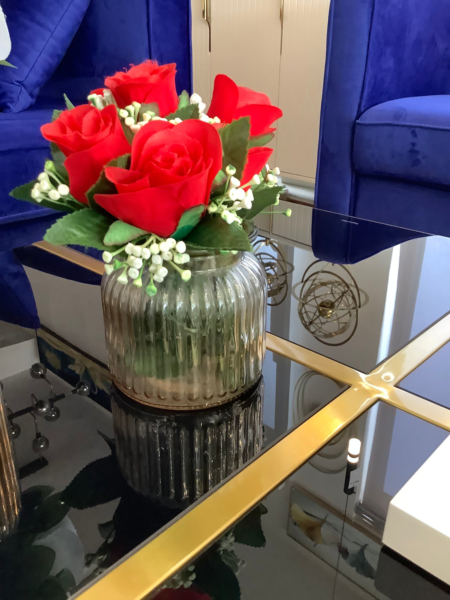 Vase and rose