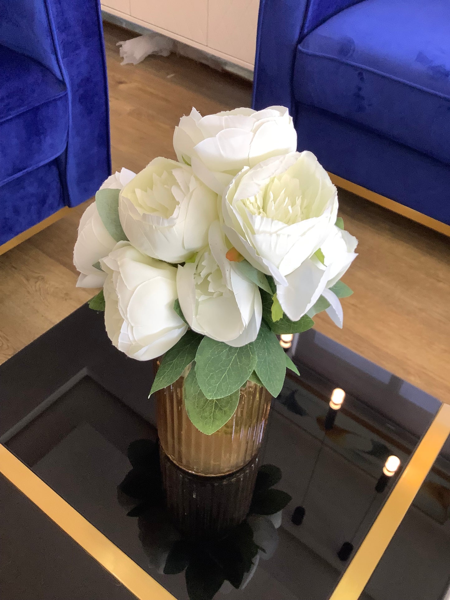Vase and rose