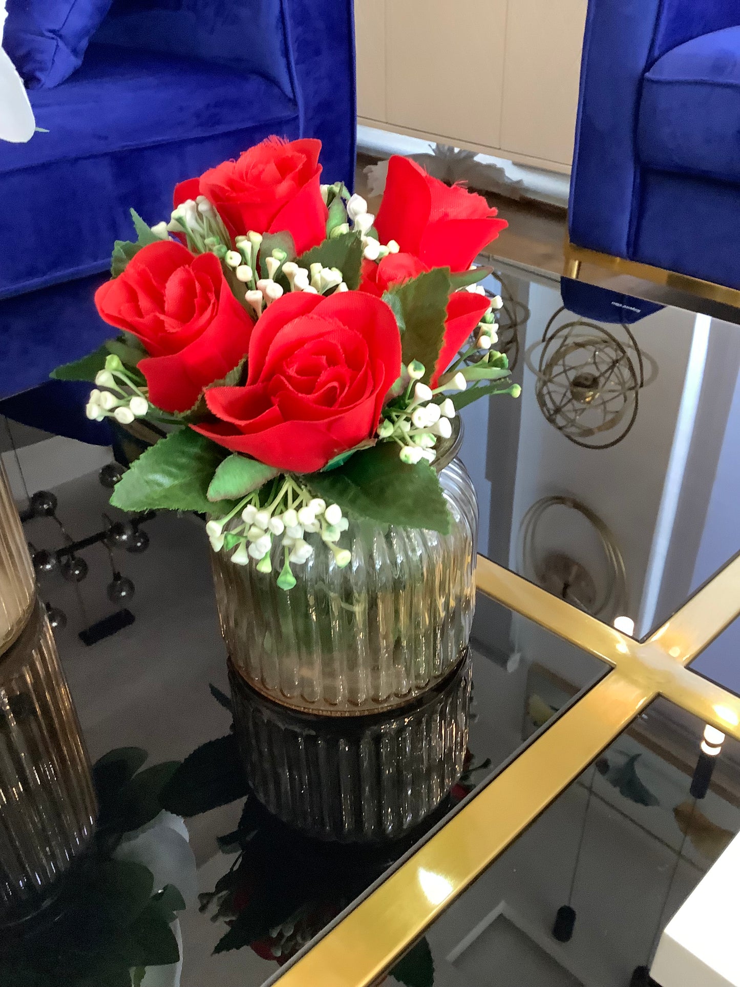 Vase and rose