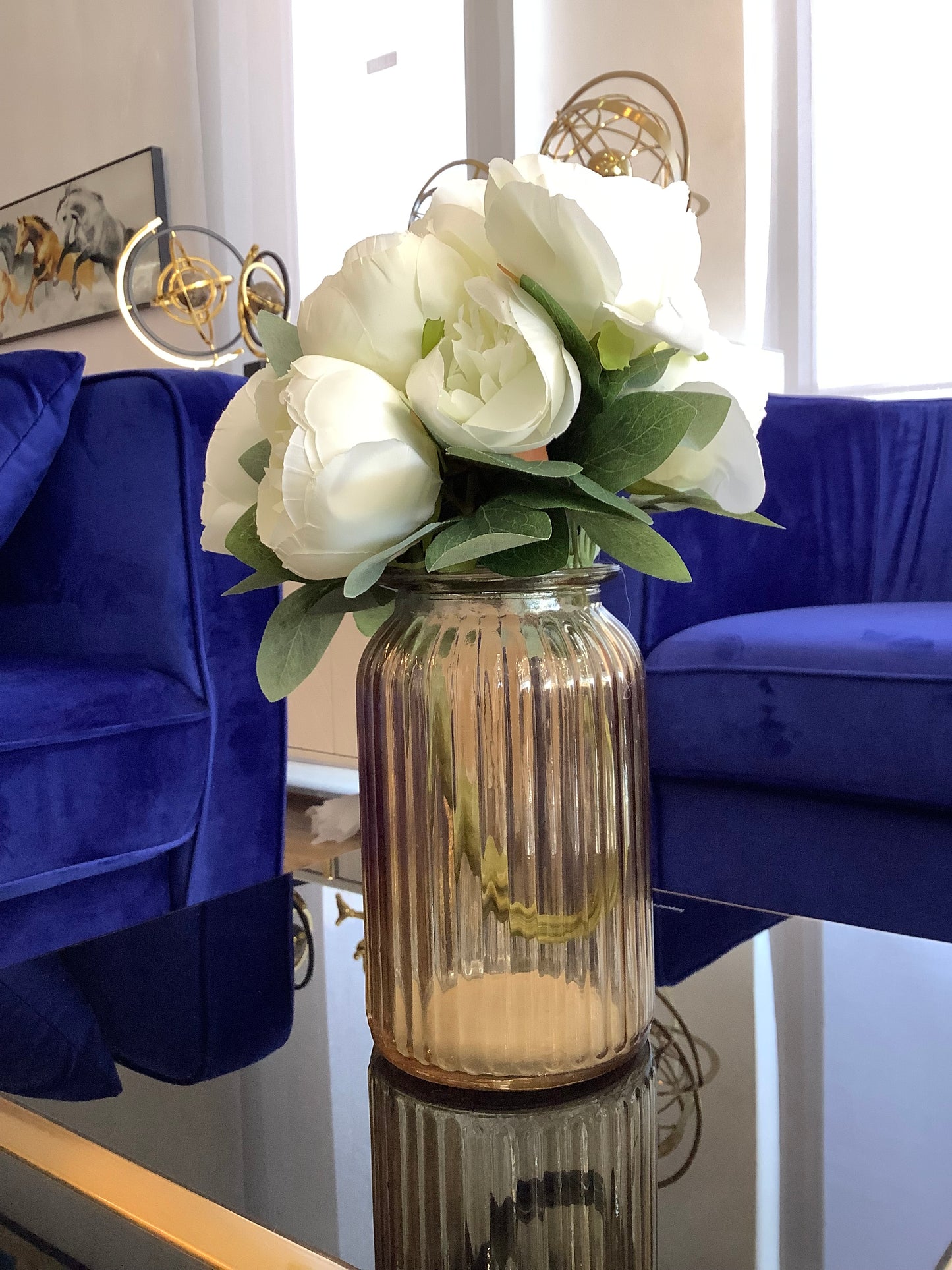 Vase and rose
