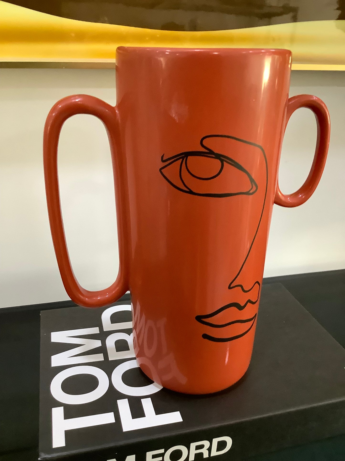 Red face Nordic vase