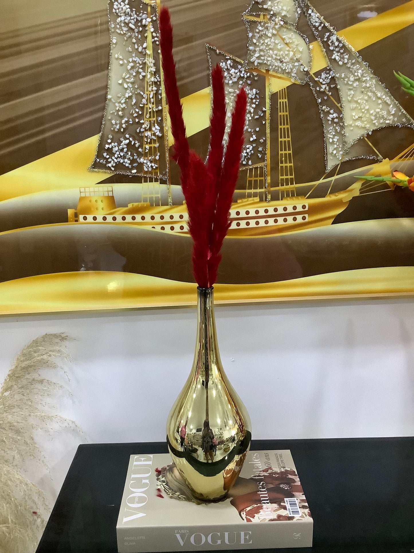 Round bottom vase and pampers