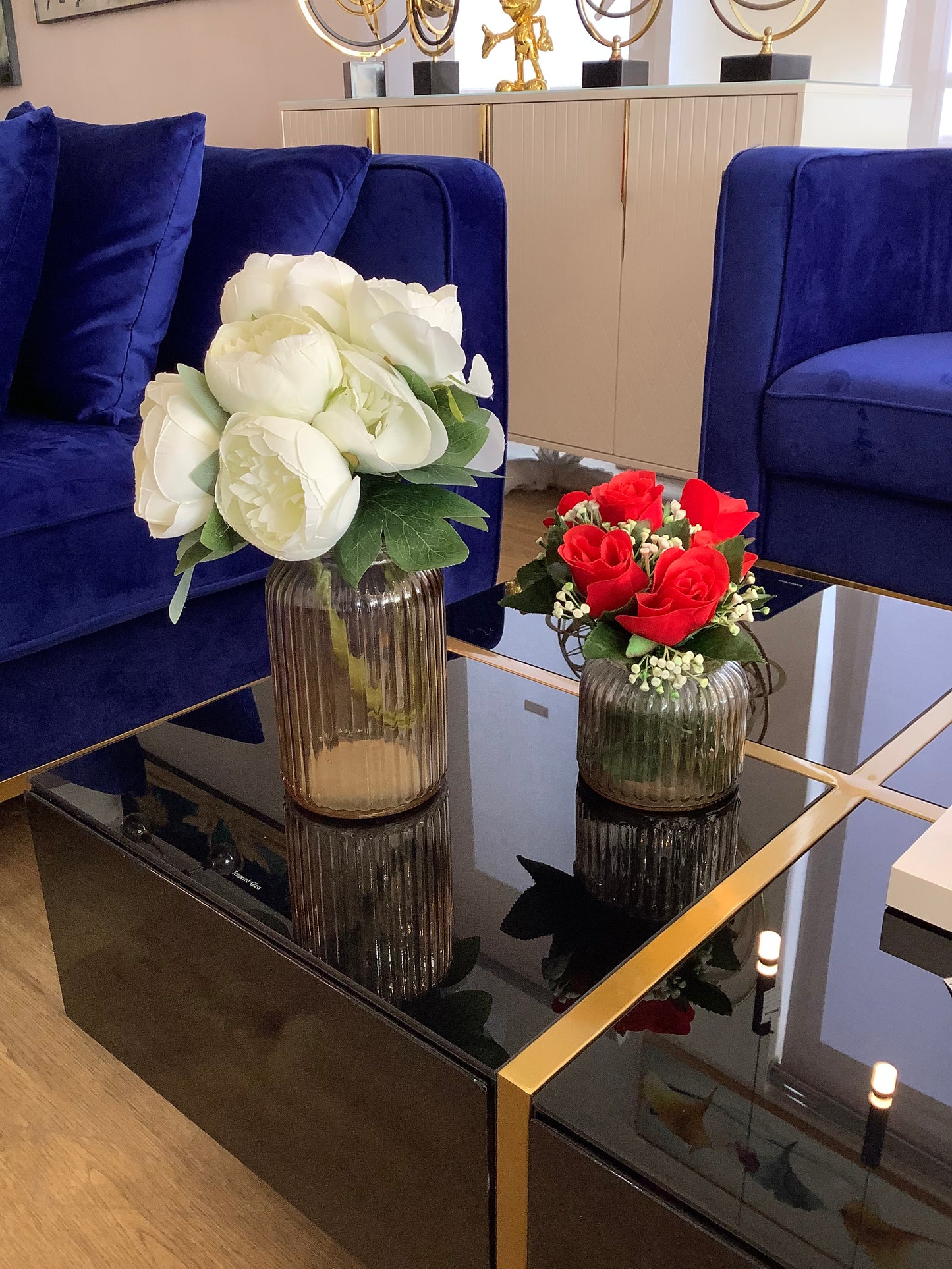Vase and rose