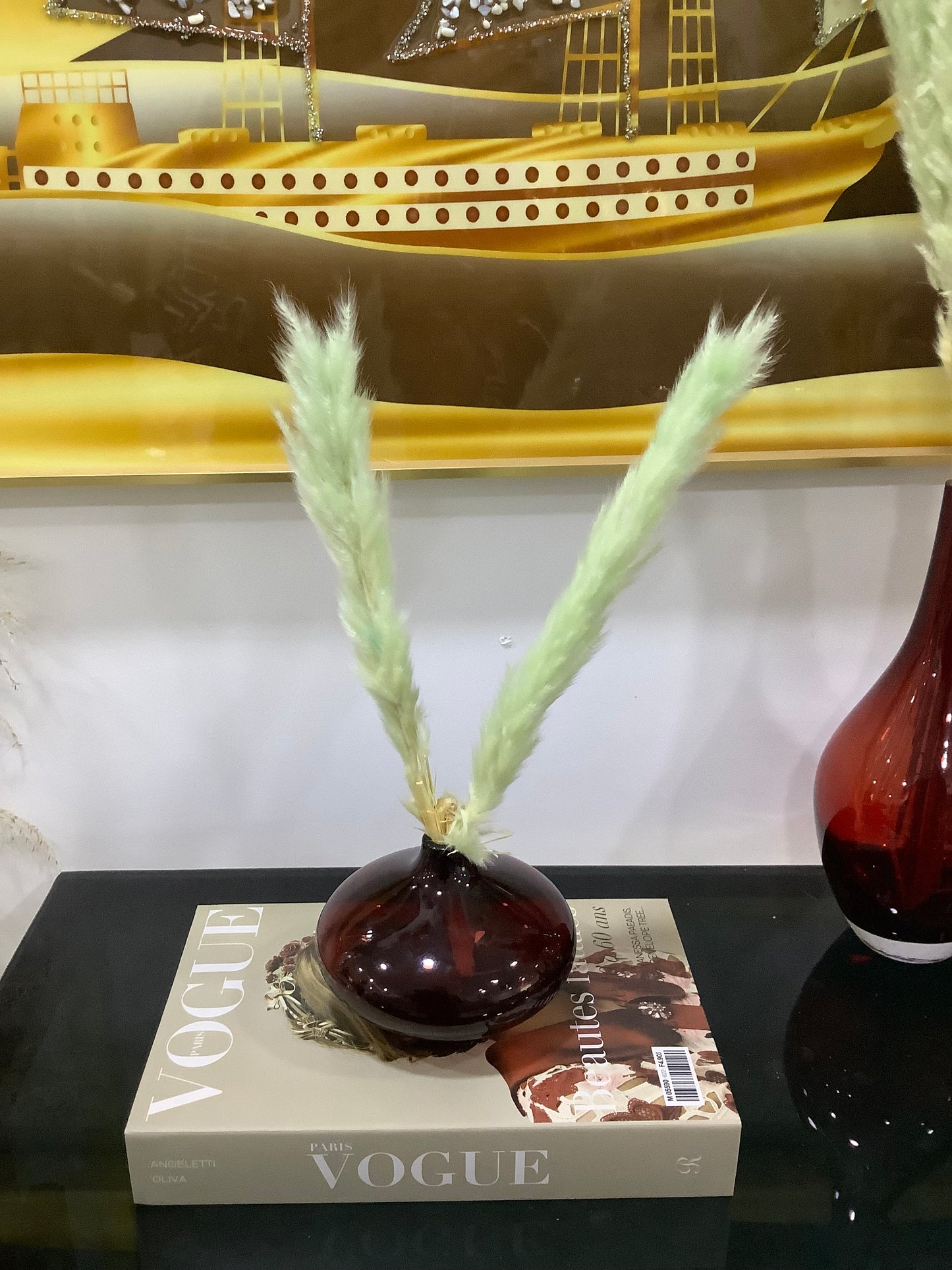 Round bottom vase and pampers