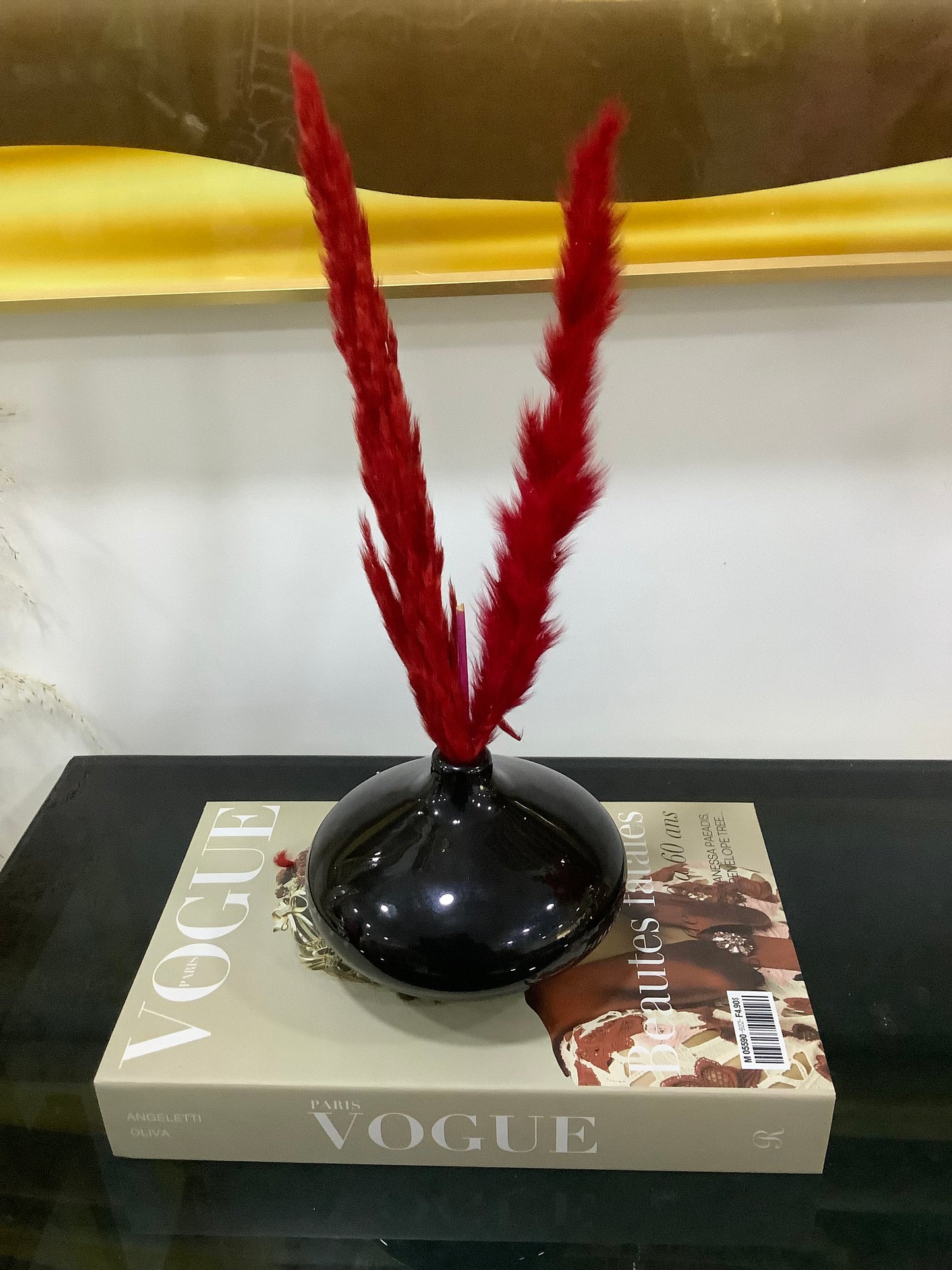 Round bottom vase and pampers