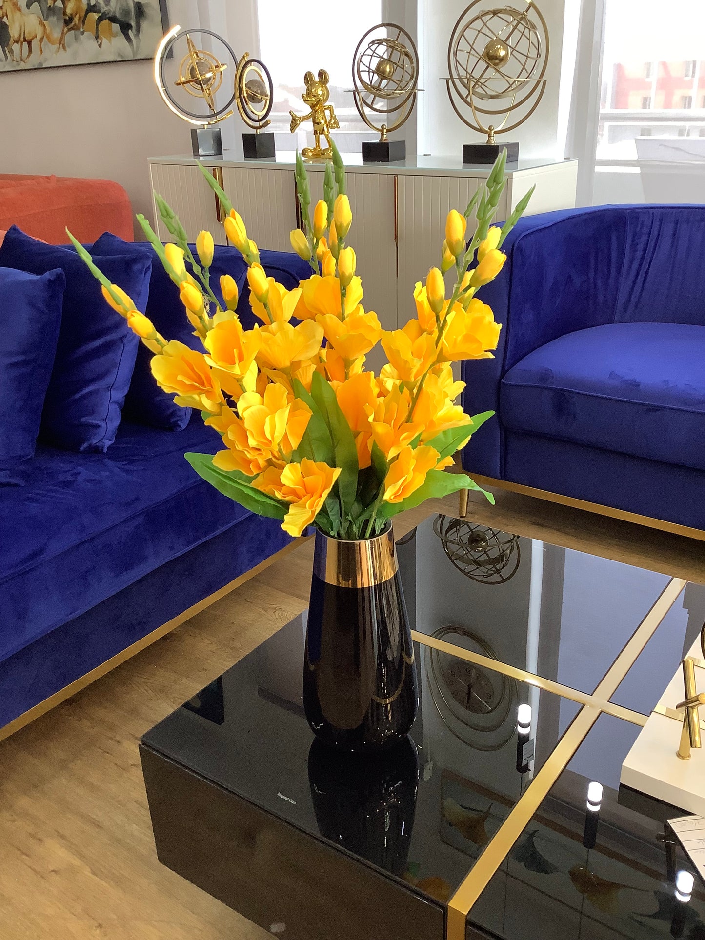 Black and gold vase