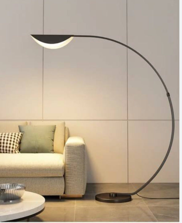 Curvy standing lamp
