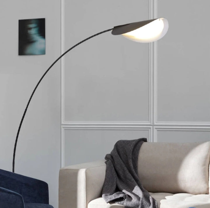 Curvy standing lamp