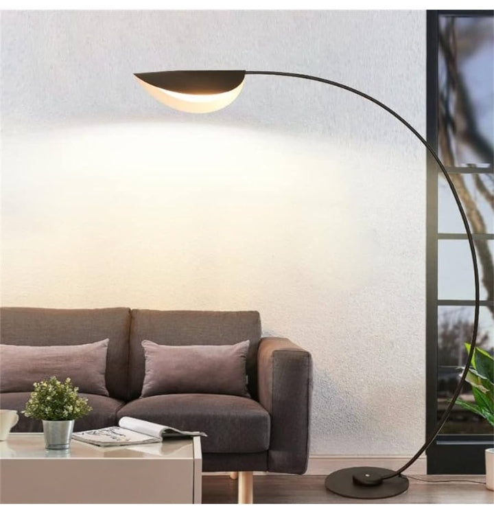 Curvy standing lamp