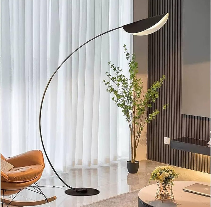 Curvy standing lamp