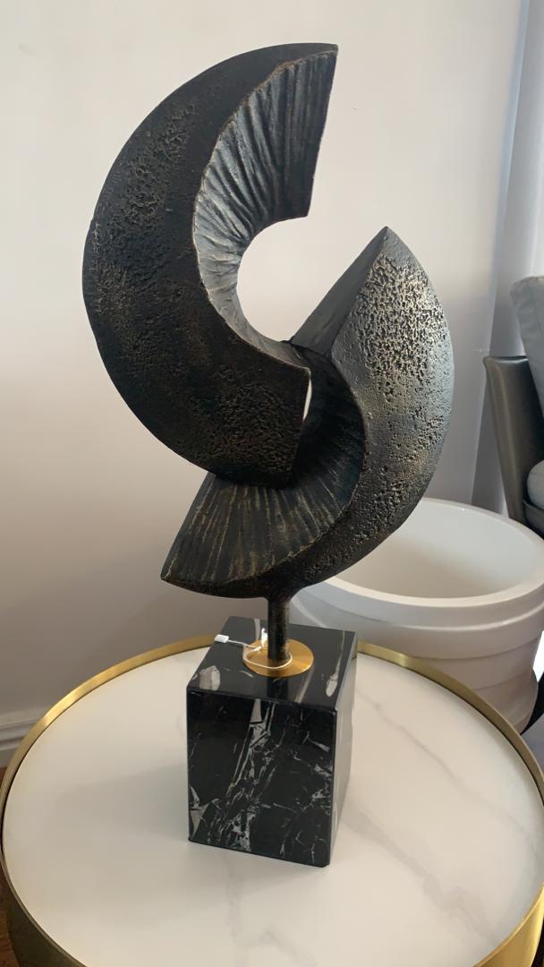 Metallic sculpture decor