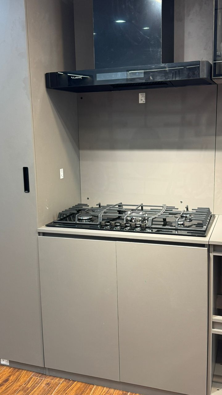 Inbuilt 5 Burner Gas Cooker