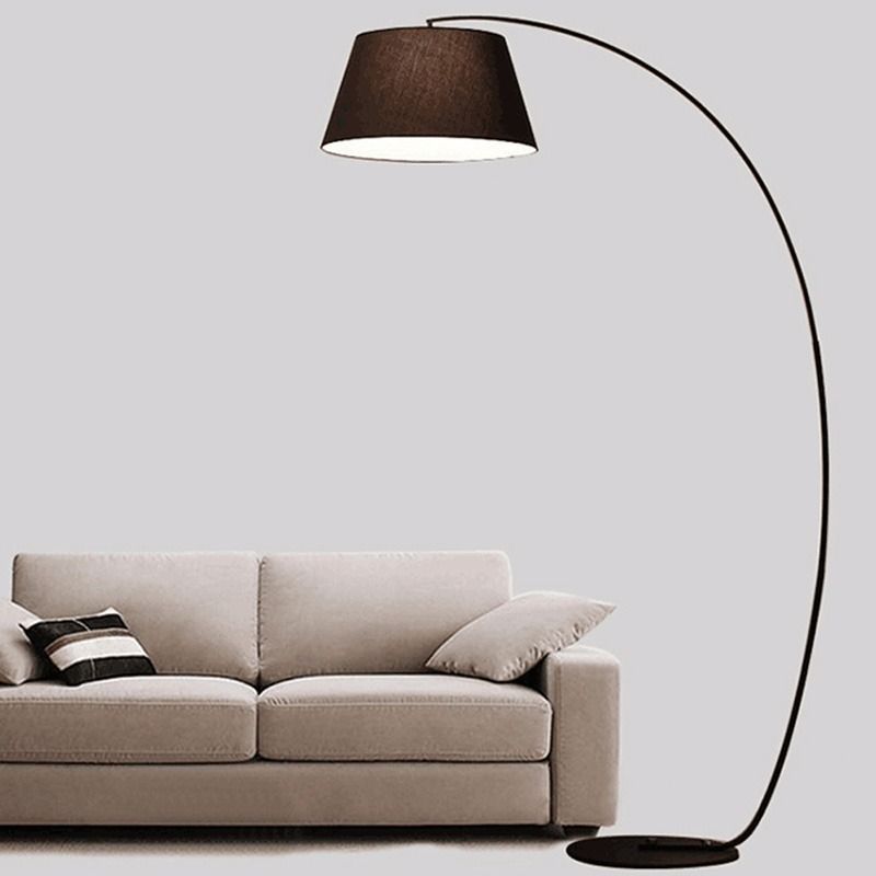 Curvy standing lamp
