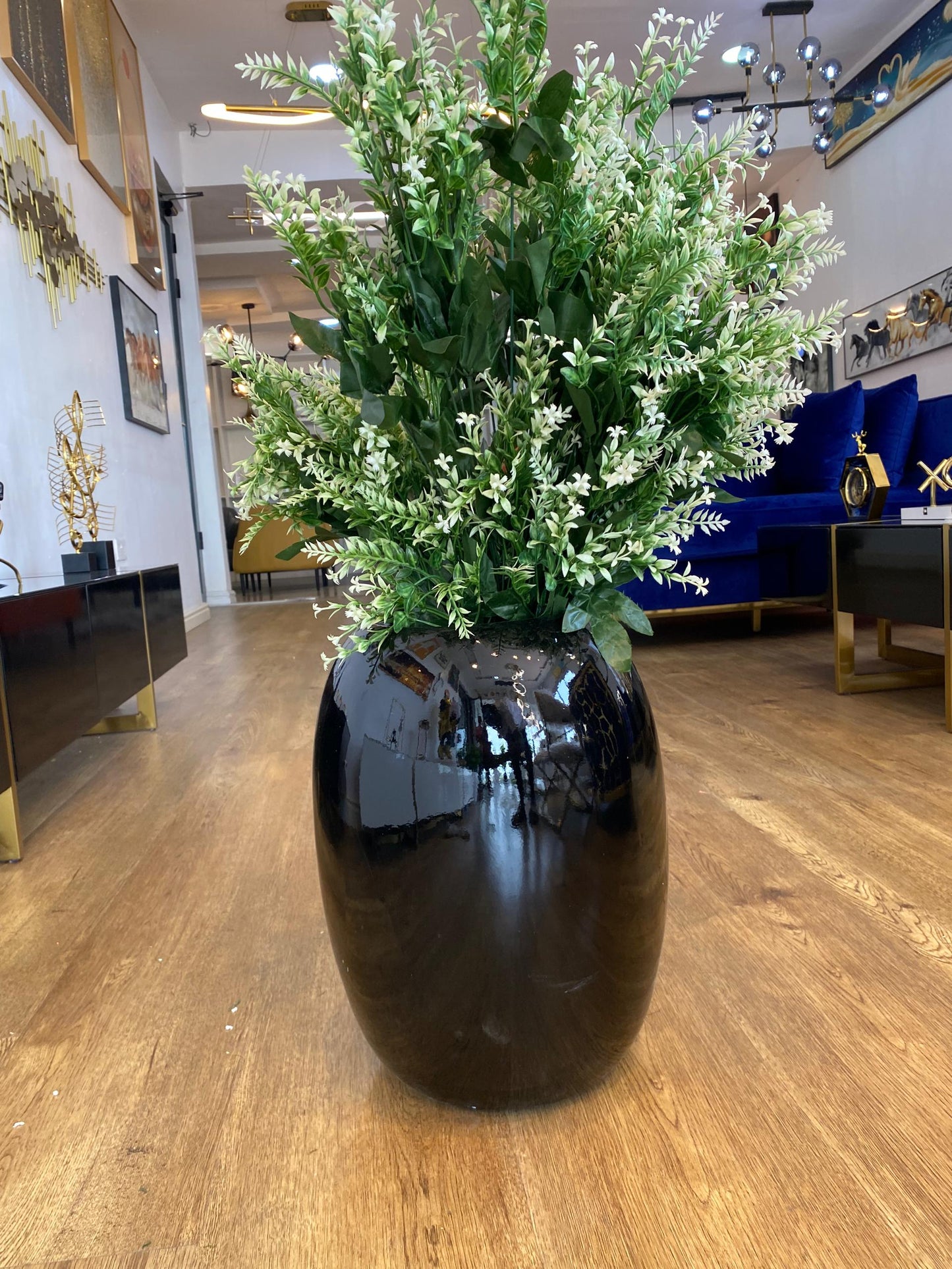 Medium fibre pot and plant