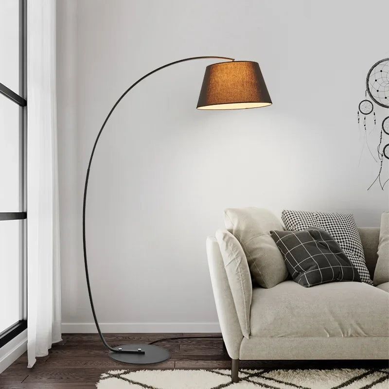 Curvy standing lamp
