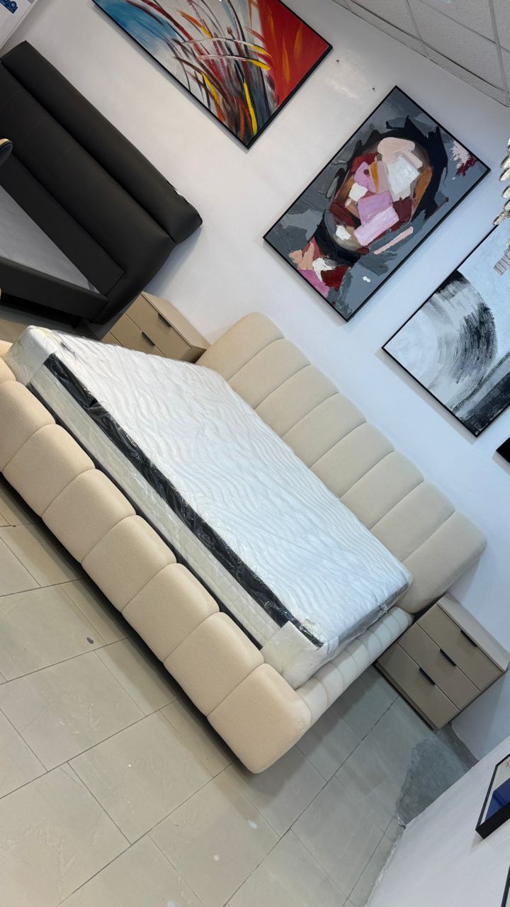 6 by 7ft Bedframe