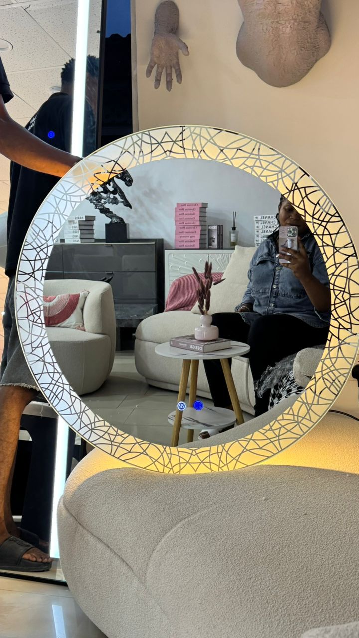 Round LED mirrors