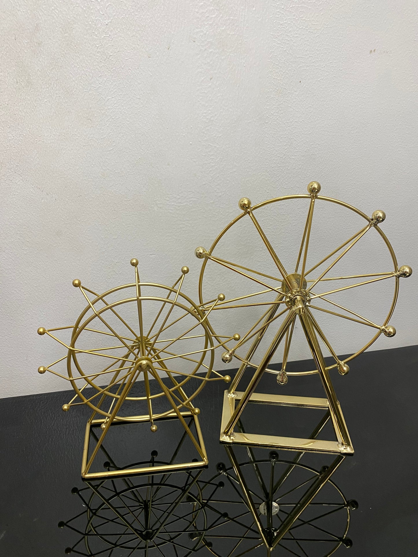 Spinning decor