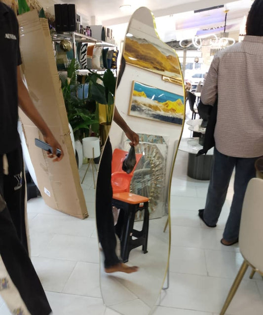 Standing mirror