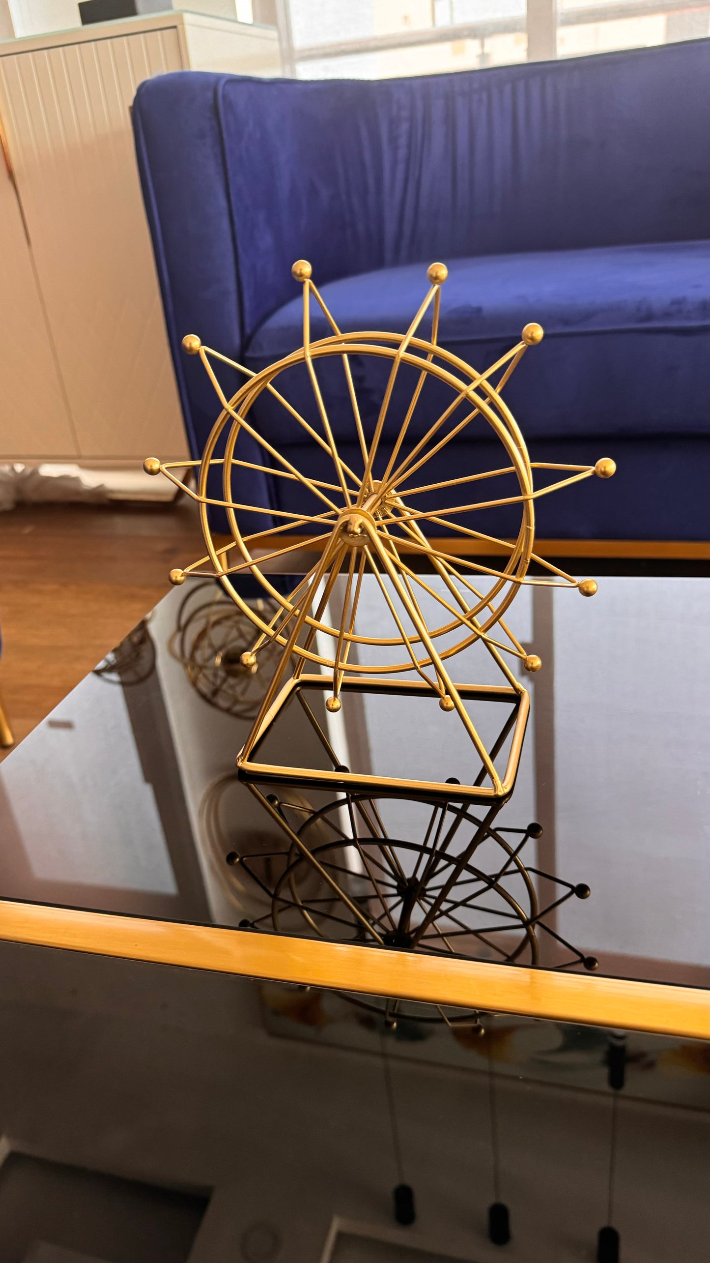 Spinning decor