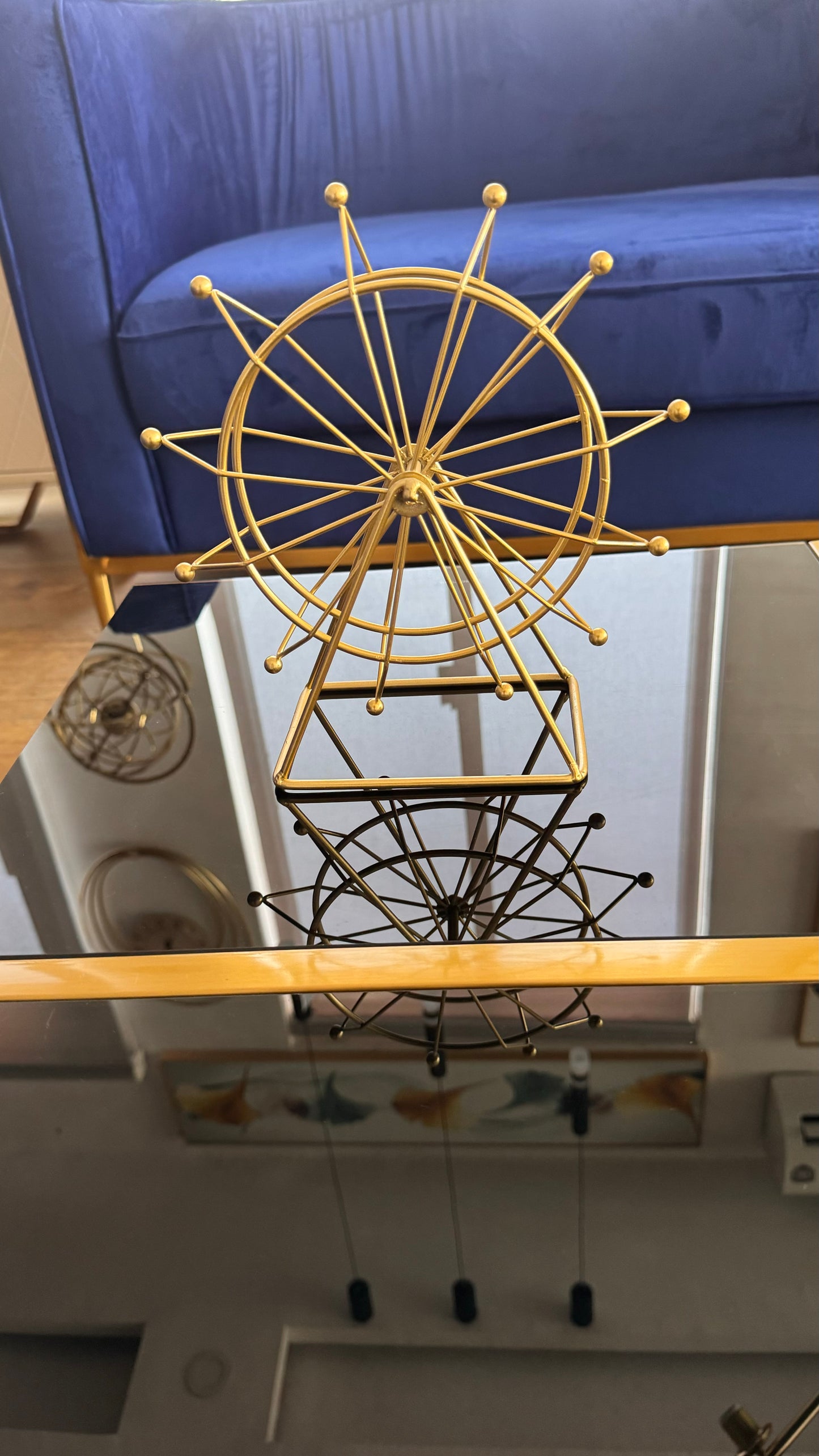 Spinning decor