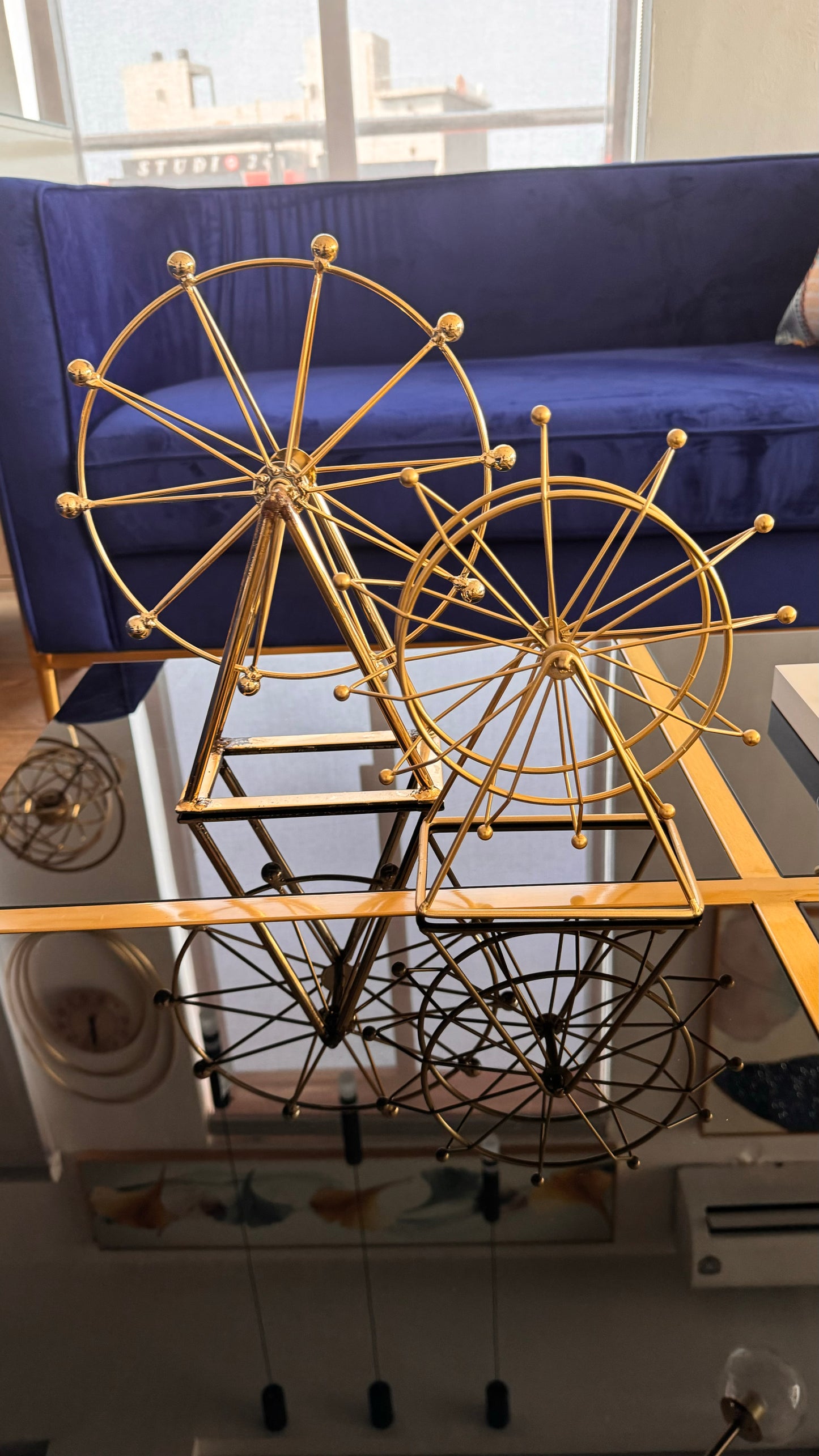 Spinning decor