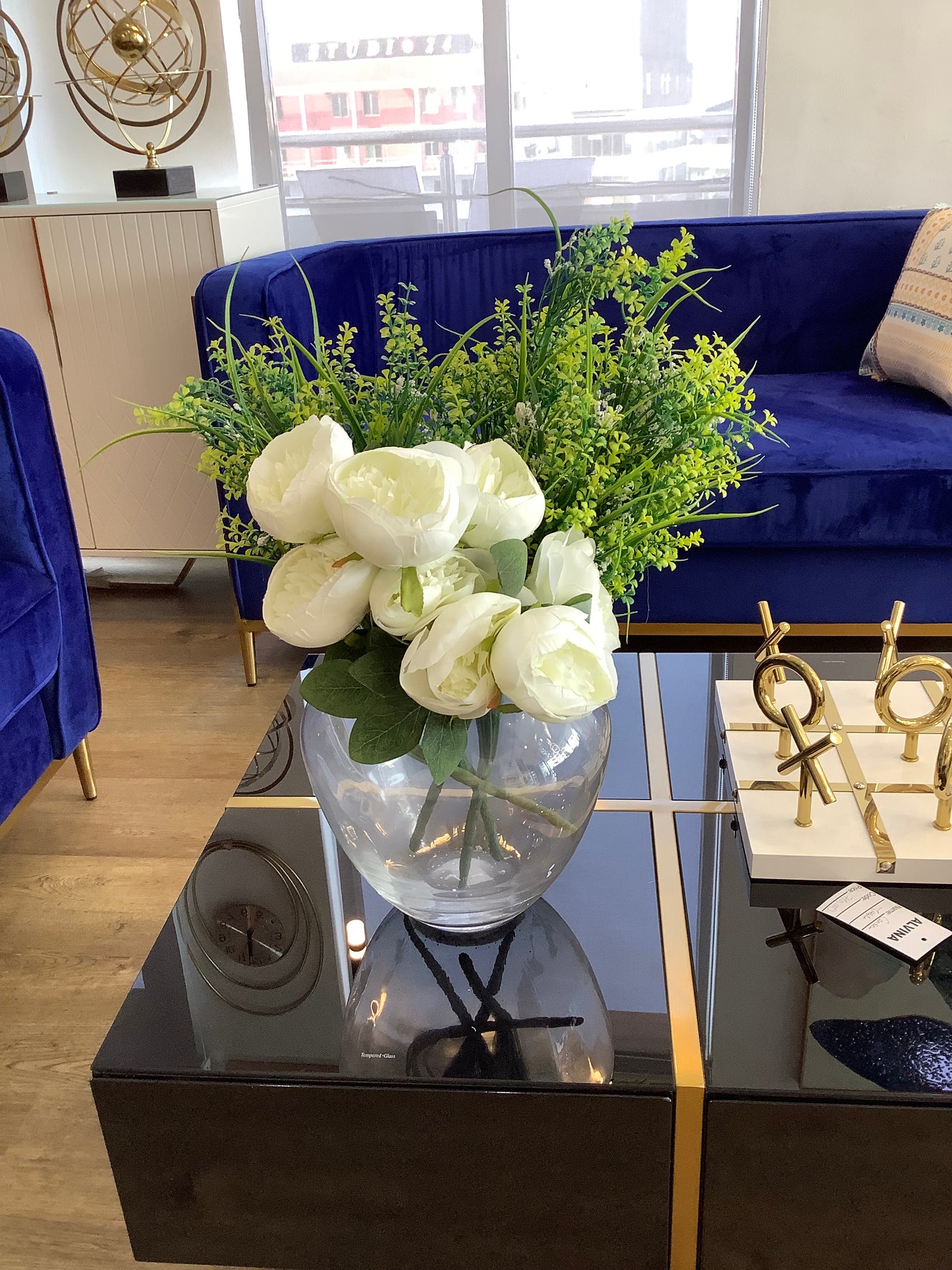 Transparent jar vase and rose