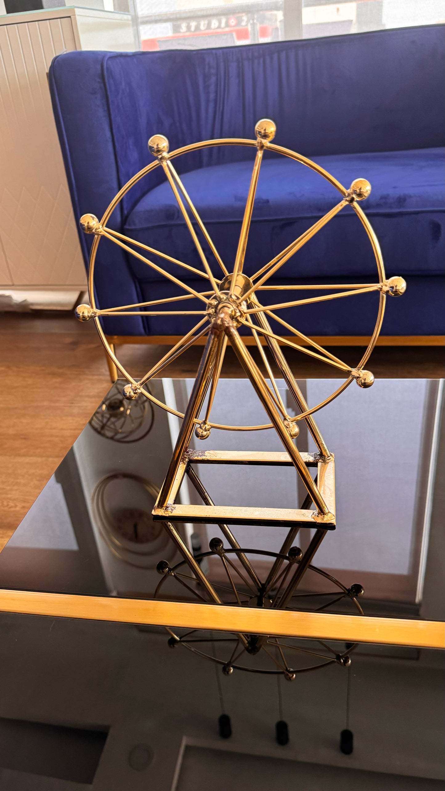 Spinning decor