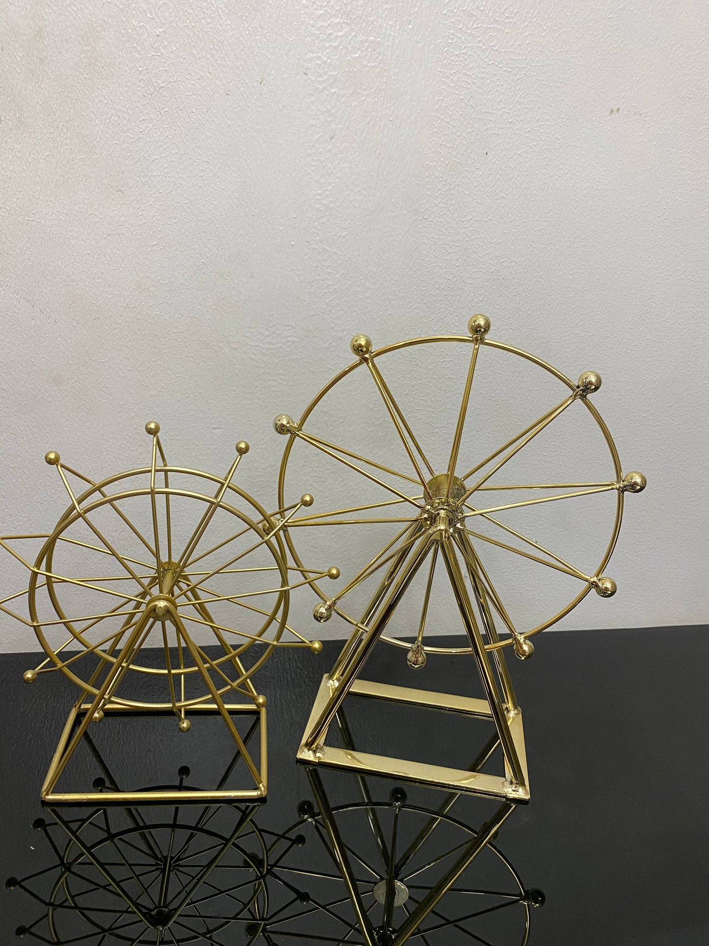 Spinning decor