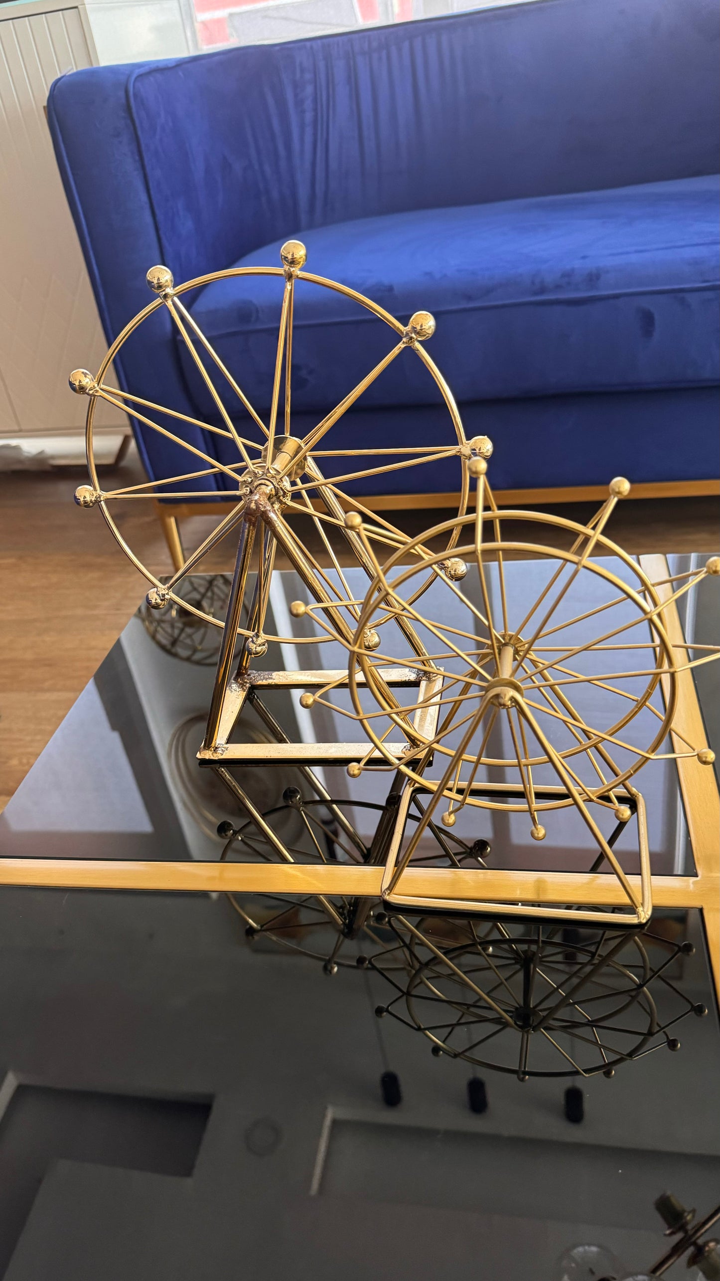 Spinning decor