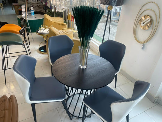 4 seater Dining table