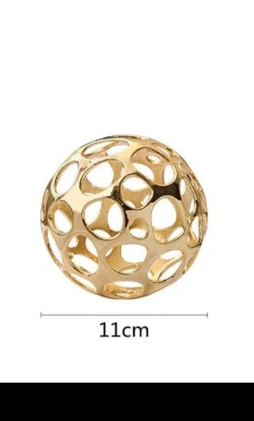 Hole ball decor
