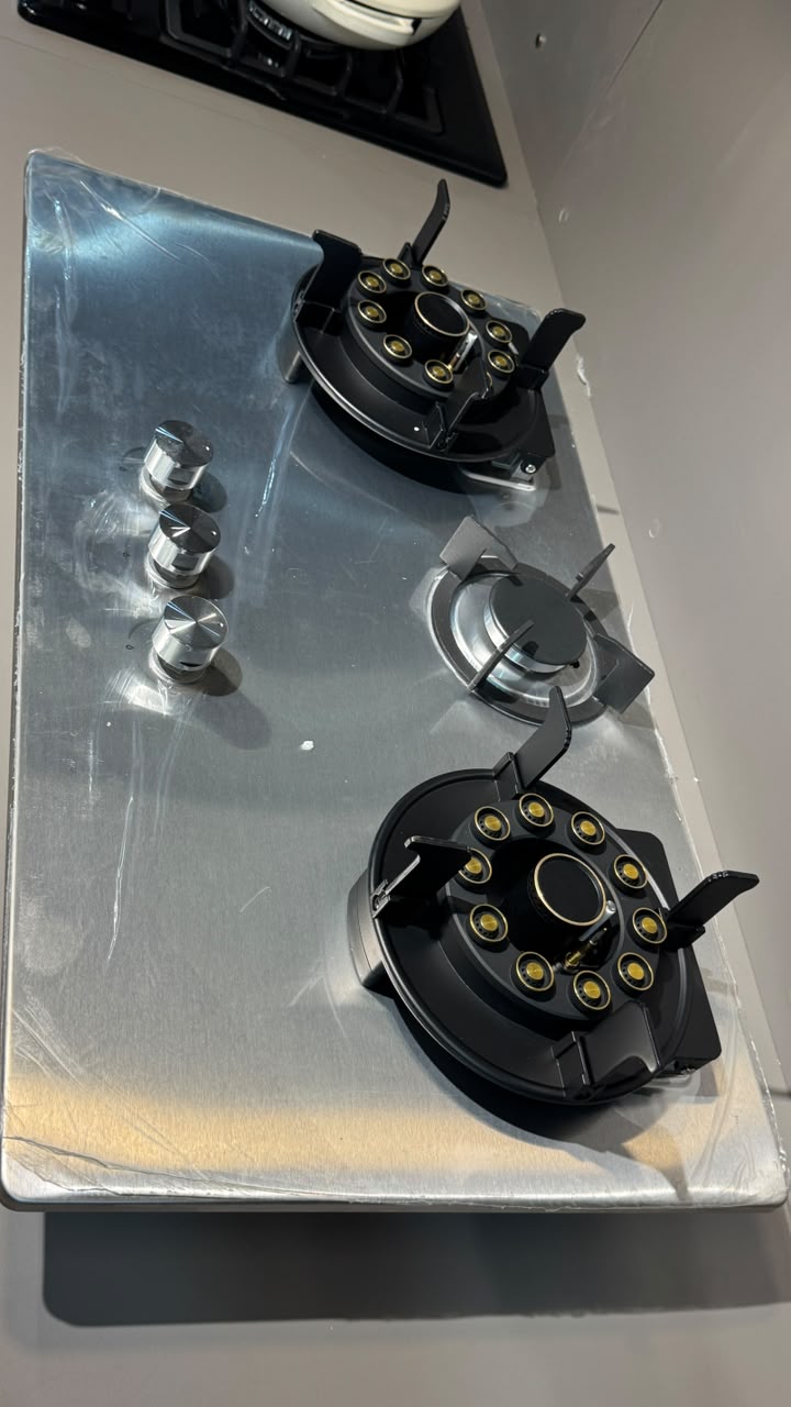Built-in 3 burner cooker