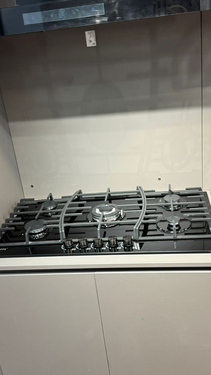 Inbuilt 5 Burner Gas Cooker