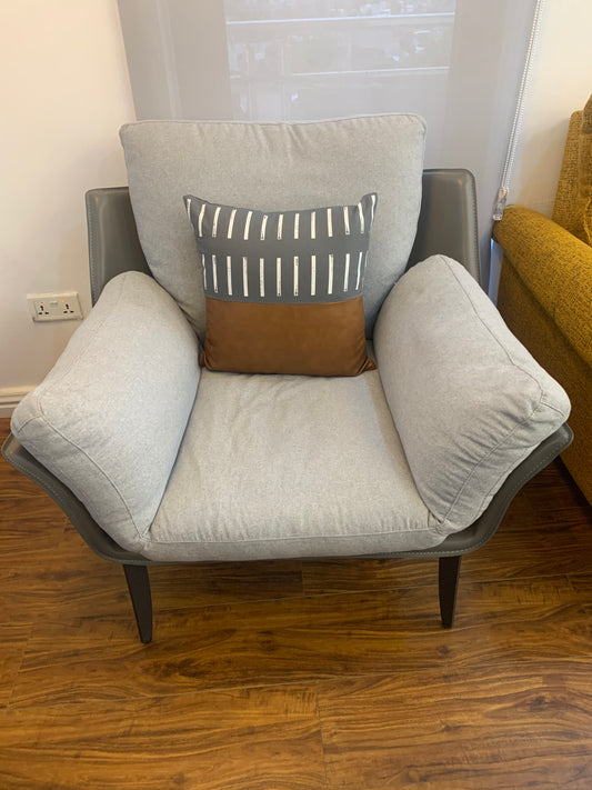 Single accent chair