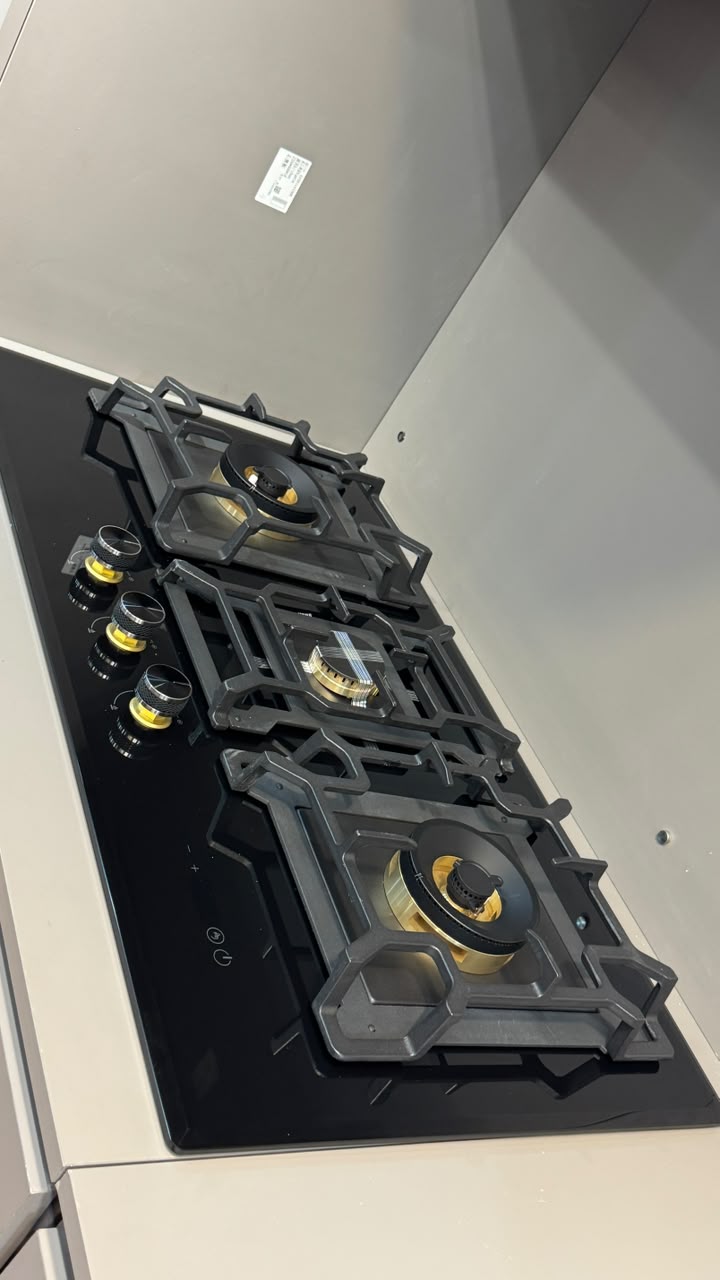 Built-in 3 burner cooker
