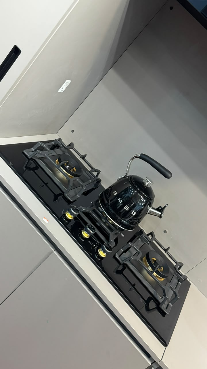 Built-in 3 burner cooker