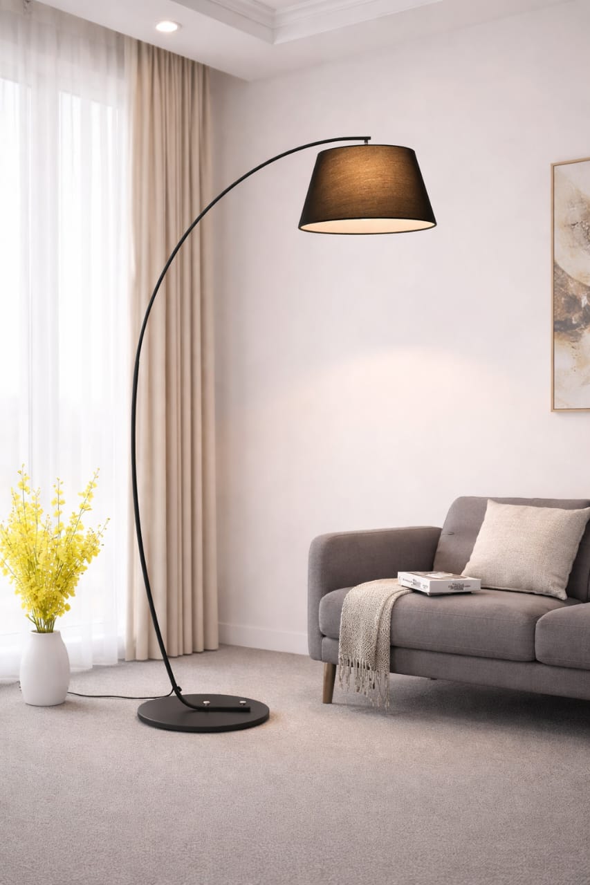 Curvy standing lamp