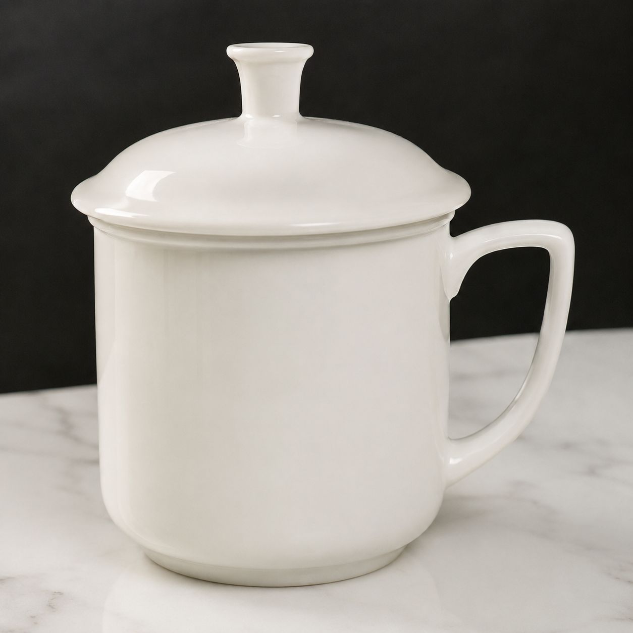 Lidded ceramic mug/cup