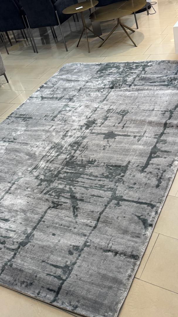 7 by 10ft rug and 5 by 7ft rug