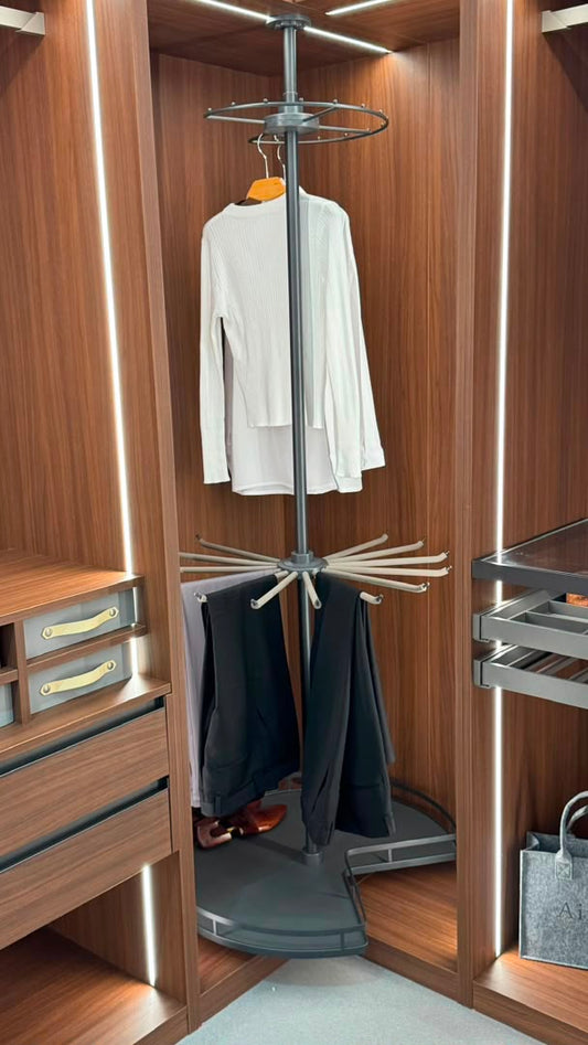 Rotating cloth hanger