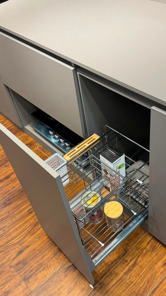 Seasoning pull out basket