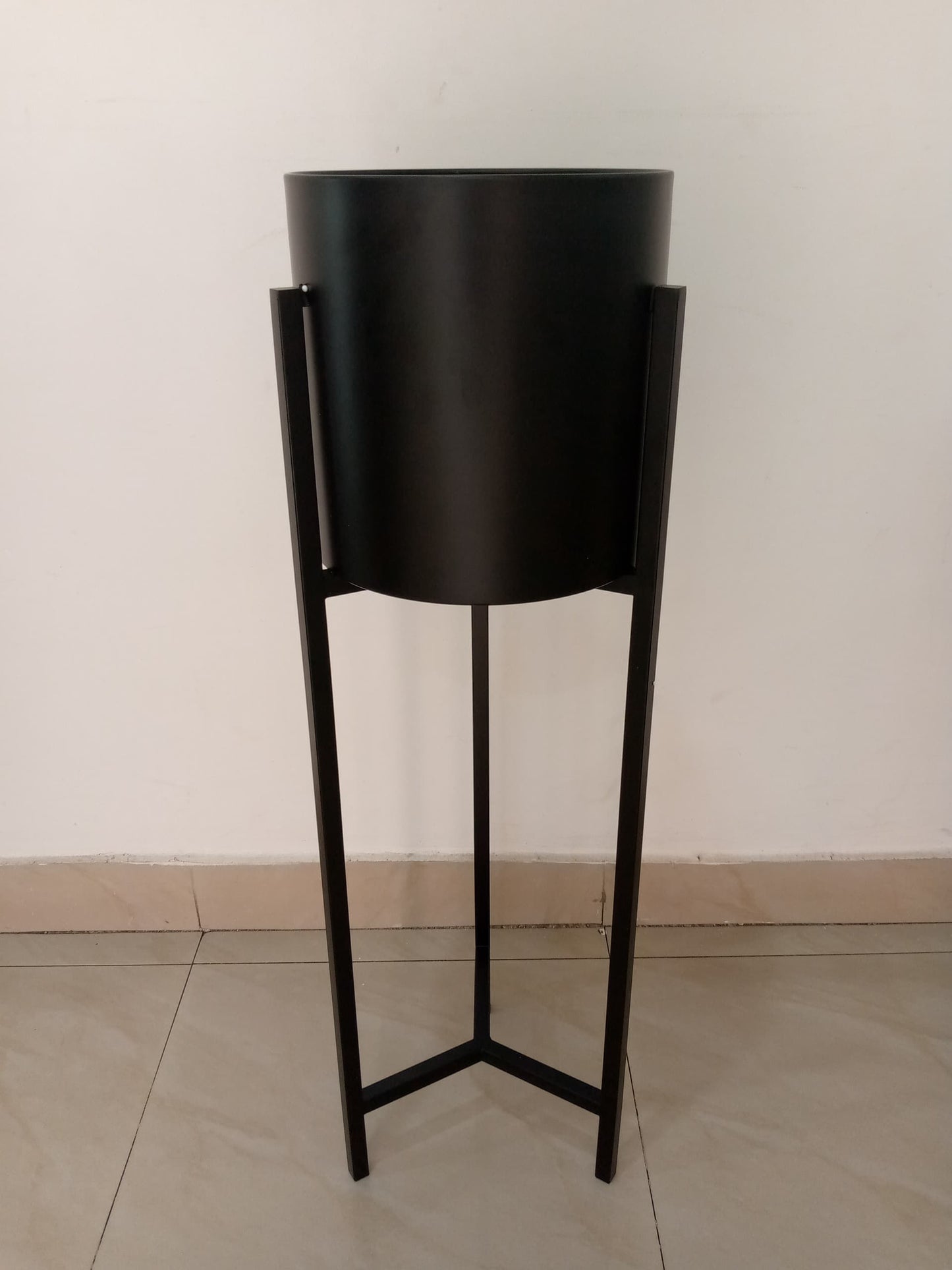 Black stainless steel pot