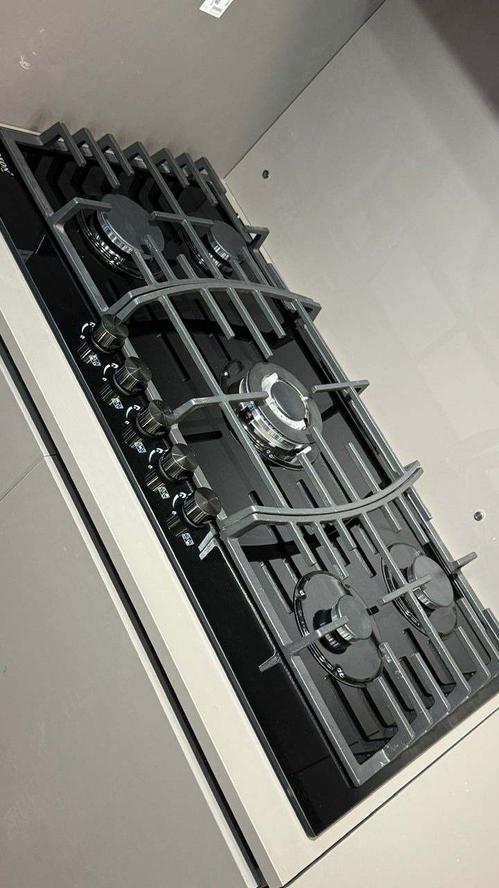 Inbuilt 5 Burner Gas Cooker