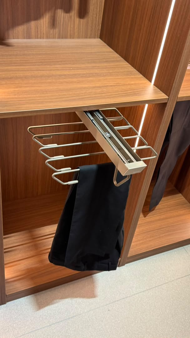 Single trouser hanger